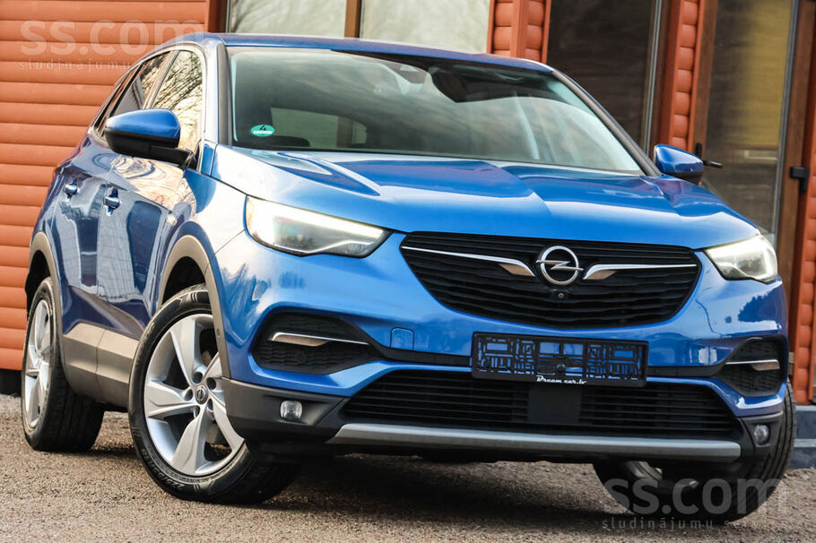 Opel Grandland X Executive. Divtoņu pusādas salons ar s
