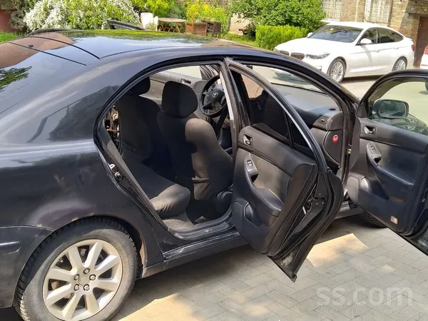 Toyota Toyota Avensis ar 1.6 litru dīzeļdzinēju un manuāl
