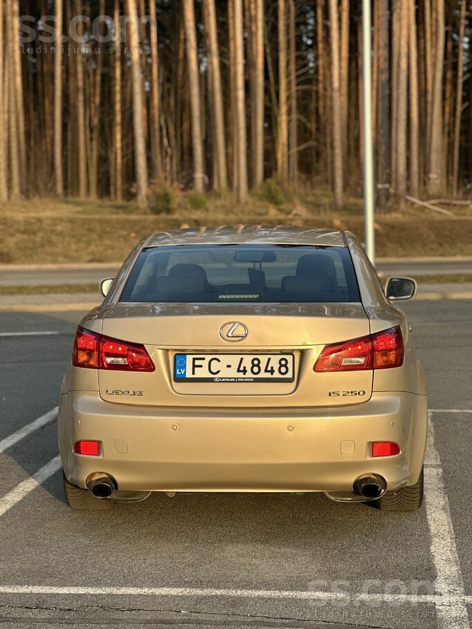 Lexus Новый техосмотр на год. Автомобиль в очень хорошем