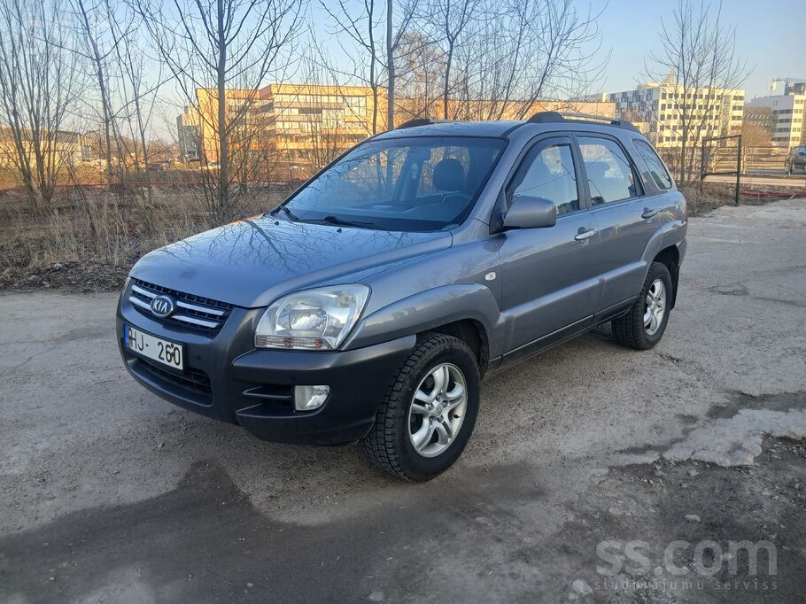 Auto labā tehniskā un vizuālā stāvoklī. Motors, kārba, sajūgs, gāzes iekārta