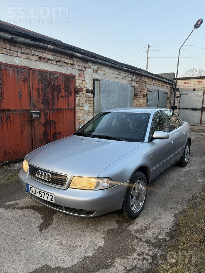Audi Pārdod koptu Audi. 