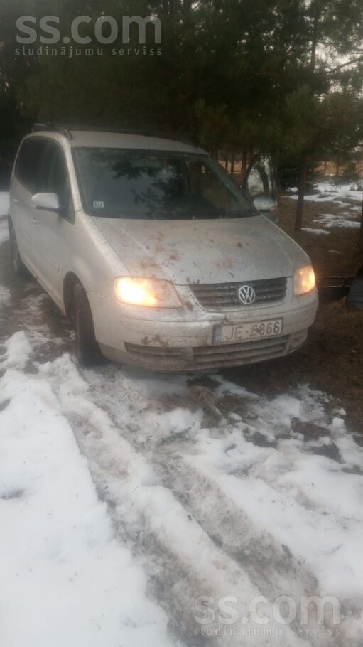 Volkswagen Pārdodu ejošu Touran 