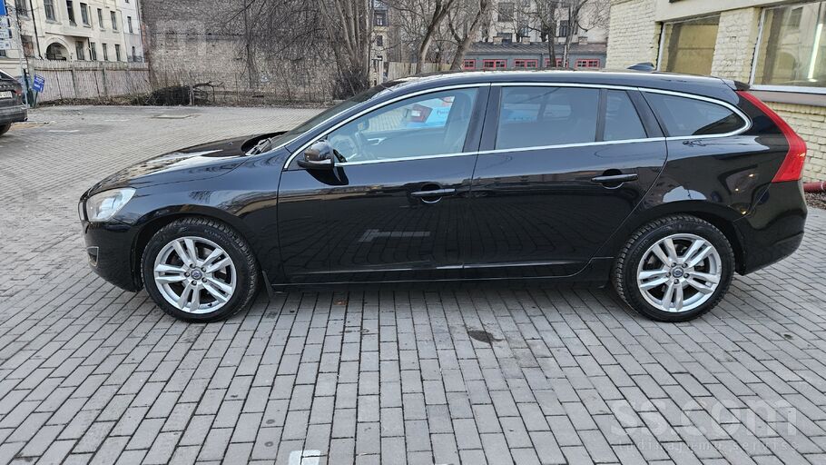 Volvo Volvo V60 D3 5 cilindru dzinēju. Ekonomisks un jau