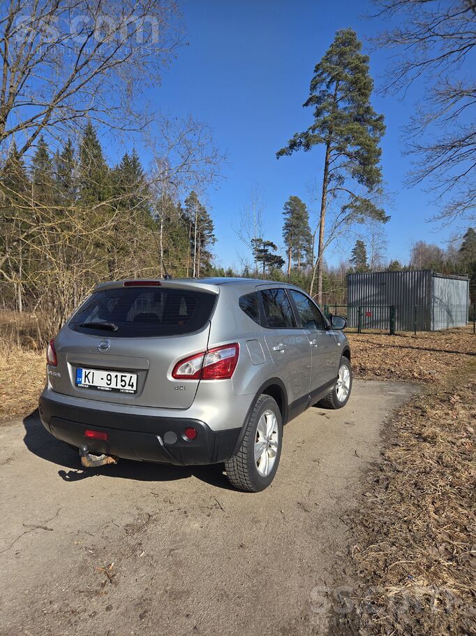Ekonomiska automašīna, ļoti labā tehniskā un vizuālā stāvoklī. 
Motora max