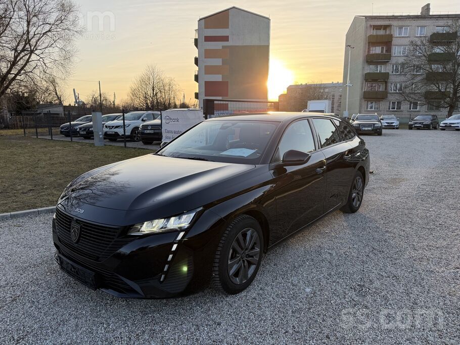 Peugeot 308 2022.g. ar 1.2t (81kw) benzīna dzinēju un 6 ātrumu manuālo ātrum