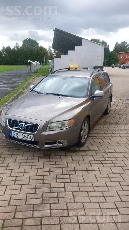 Volvo Pārdodu labi saglabājušos Volvo ar 2.4, 136kw motr