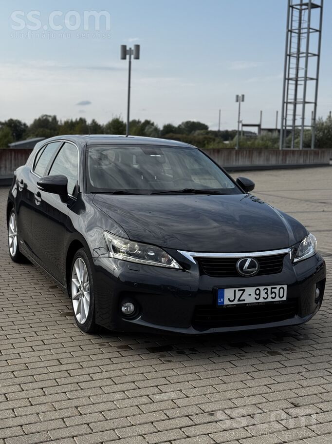 Lexus Ct200H Hybrid – Maksimāla komplektācija – Lūka – Ādas salons
Продаё
