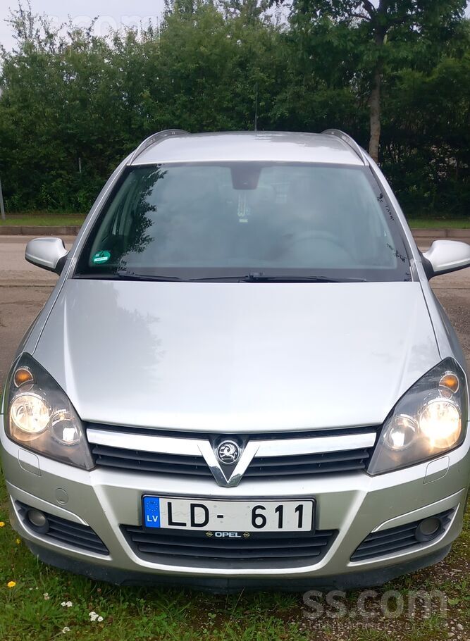 Opel Pārdod labu braucamu auto. Ir sīki vizuāli defekti