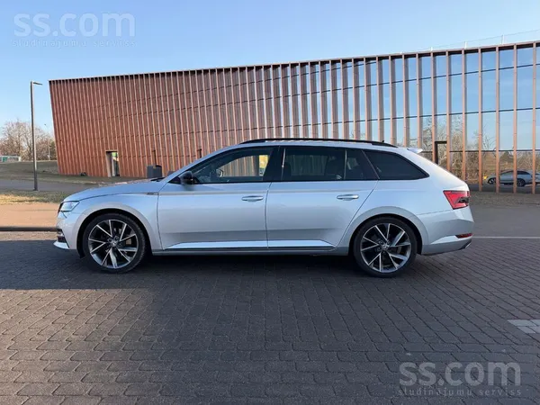 Skoda Pārdodu koptu Škoda Superb Combi labā tehniskā un 