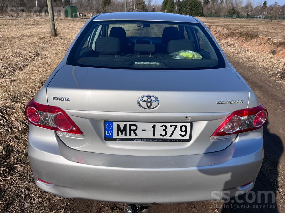 Toyota Pārdod Toyota Corolla 2011. gada 1.6 benzīns/gāze.