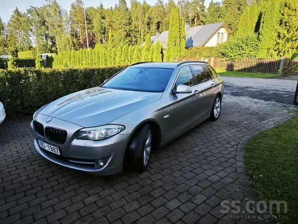 BMW BMW 520 ar 2.0 litru benzīndzinēju un manuālo ātru