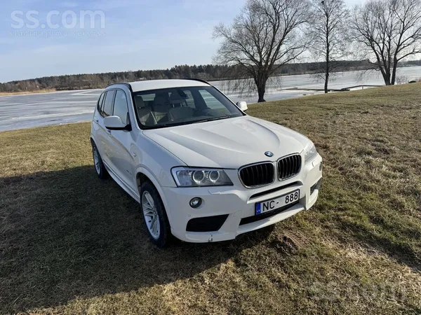 BMW Tiek tirgots BMW X3, M pakotnes ģimenes auto, ar j