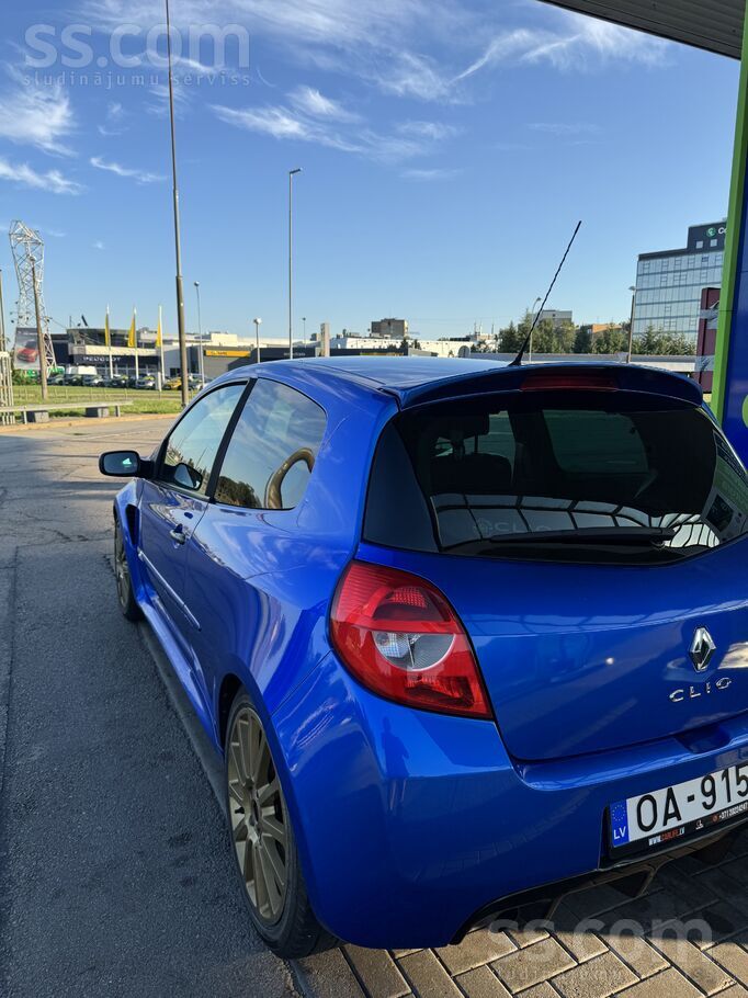 Renault Pārdodu koptu un retu sporta auto, gan trasei, gan