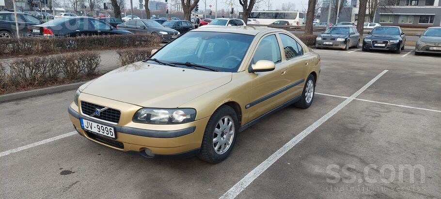 Volvo Pārdod uzticamu un komfortablu automašīnu Volvo S6
