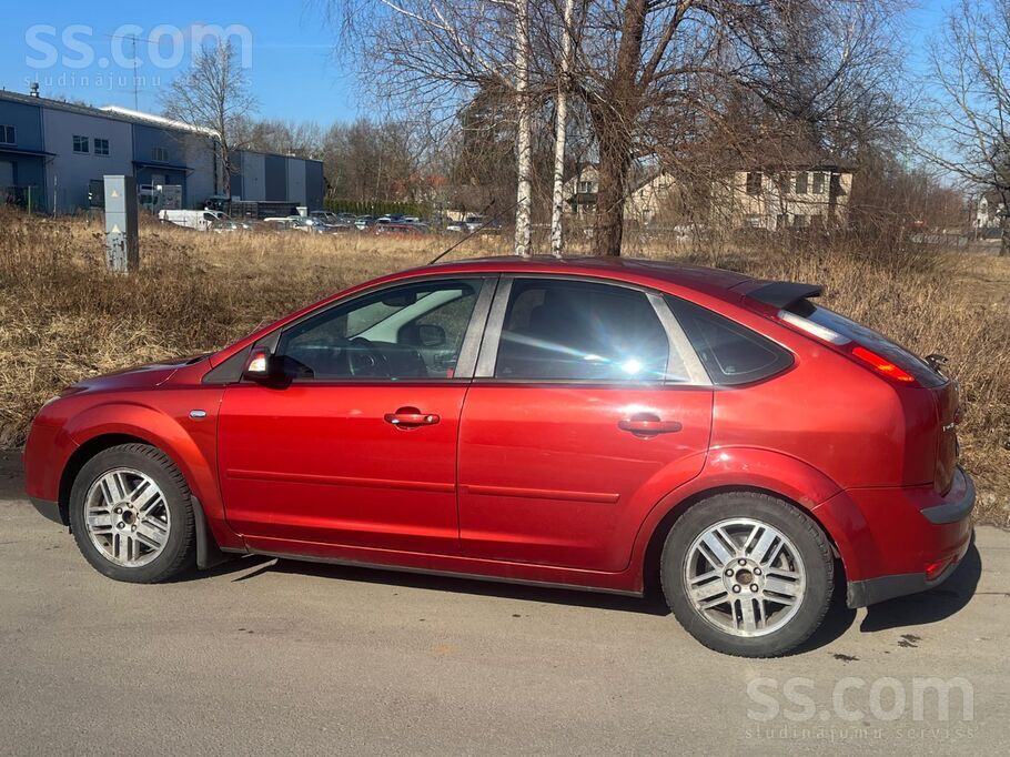 Pārdodu labi uzturētu Ford Focus Ghia. Ideāls auto ikdienai vai darbam - sēd