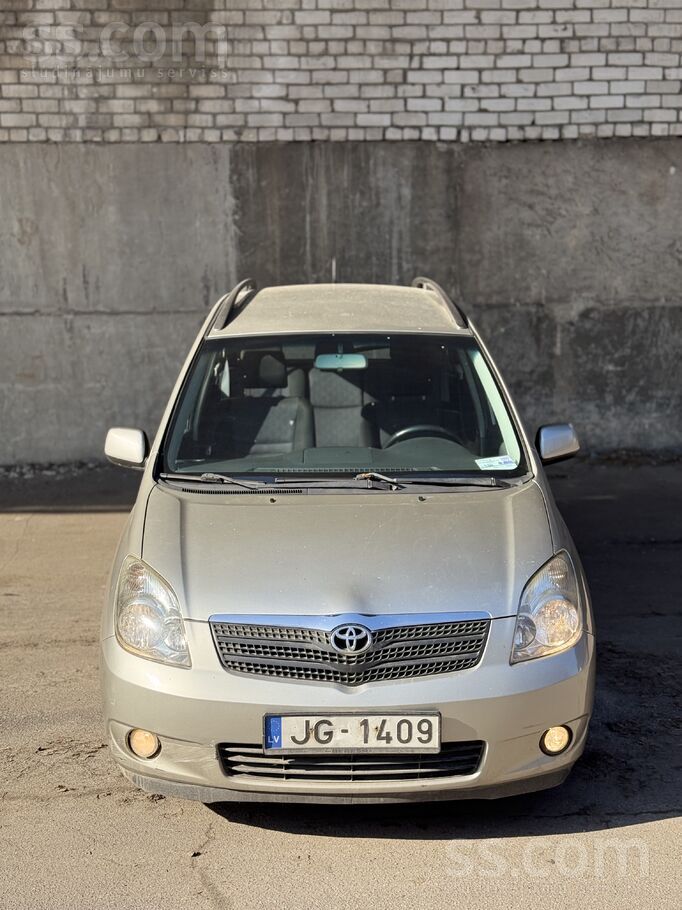 Toyota Jauna tehniska apskate un nomaksāts nodoklis . Ļot