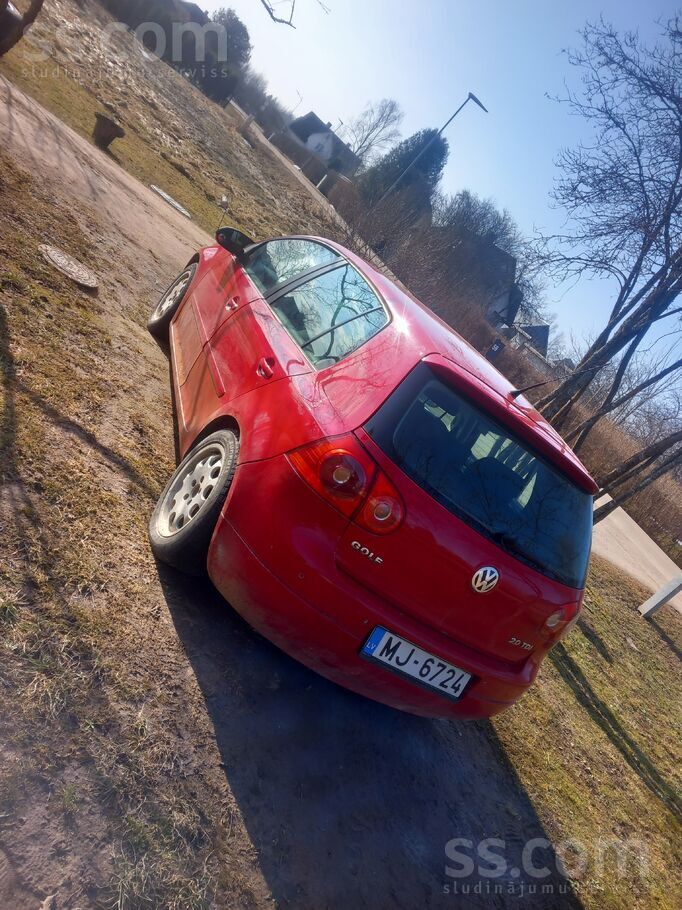 Pārdod golf 5 rezerves daļām pieejami divi visas detaļas pieejamas motors un