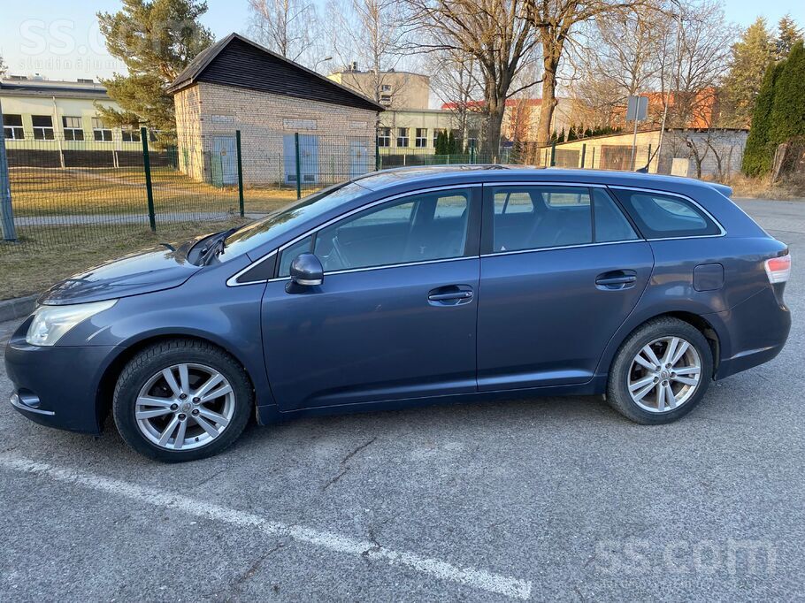 Toyota Pārdodu Toyota avensis 2009 g. Automašīna labā stā
