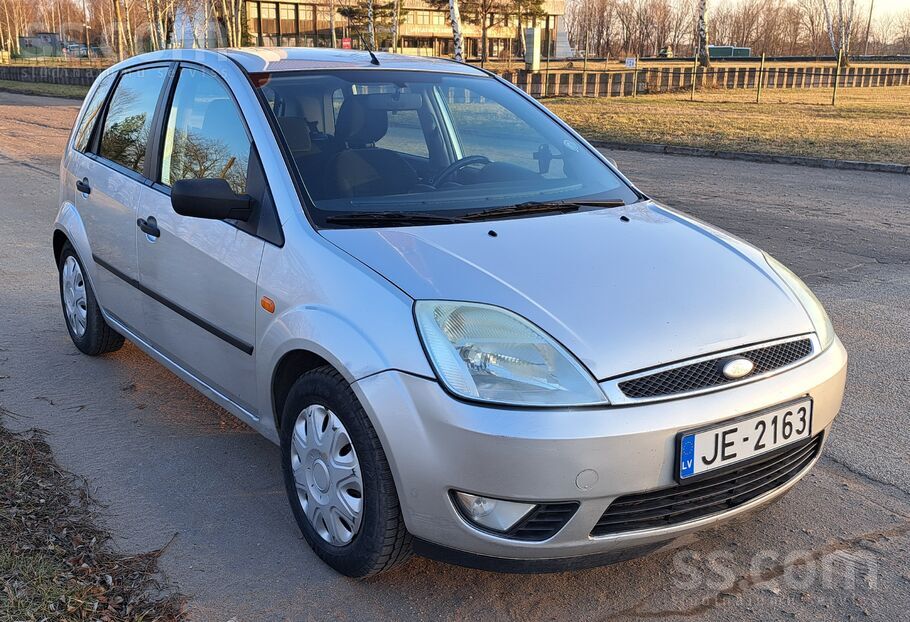 Ford Pārdod ekonomisku un uzticamu 2005. gada Ford Fies