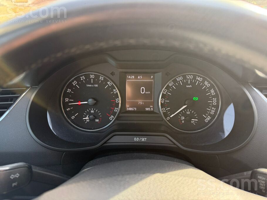 Skoda Škoda Octavia sudraba krāsā 2014.g. Jūlijs ar ekan