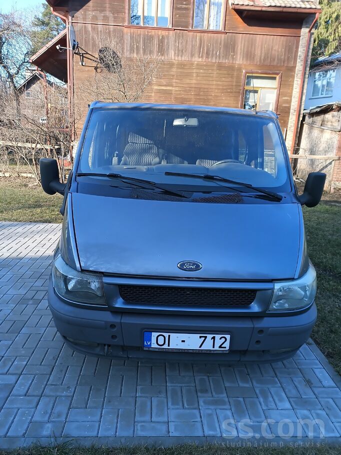 Ford Pārdodu busiņu kuram nepieciešami metināšanas darb