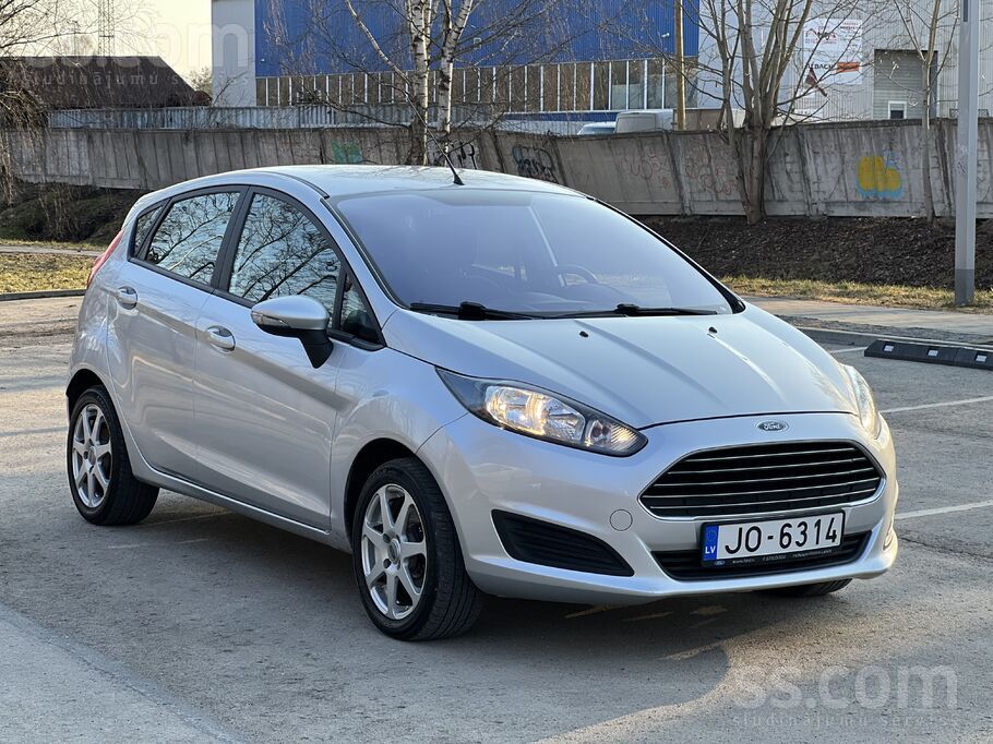 Ford Tirgojas laba fiestiņa ar mazu oriģinālu nobraukum