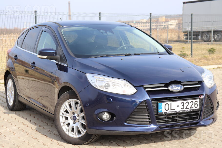 Ford Самая полная комплектация Titanium модель 2012 год