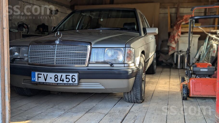 Sveiki. Pārdošu šo skaisto auto kādam entuziastam. Stāvējis garažā 5 gadi. N