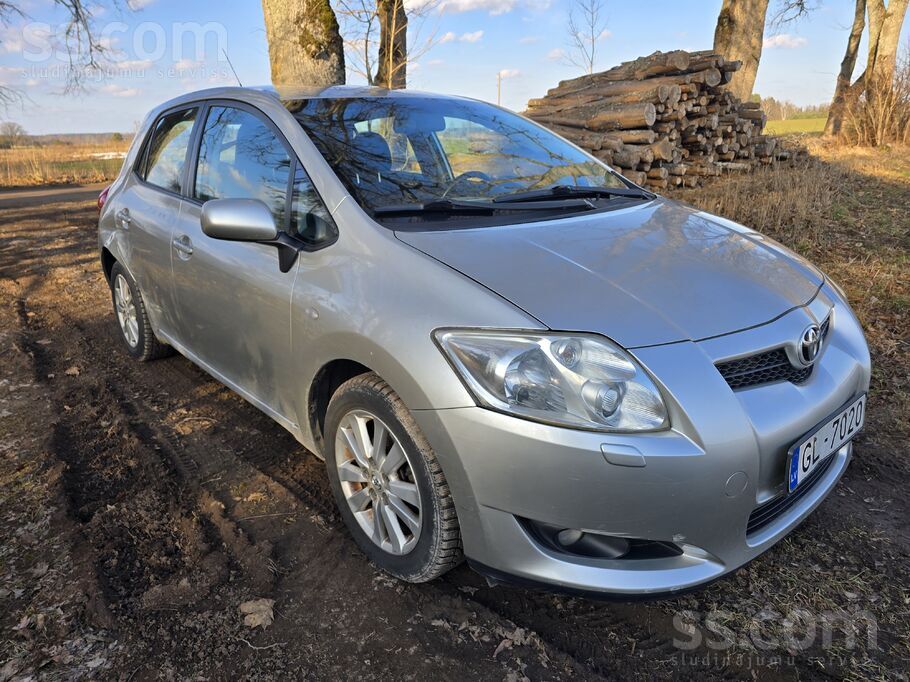 Toyota Pārdodu Toyota Auris 1.6 benzīns ar Orģinālu 13900