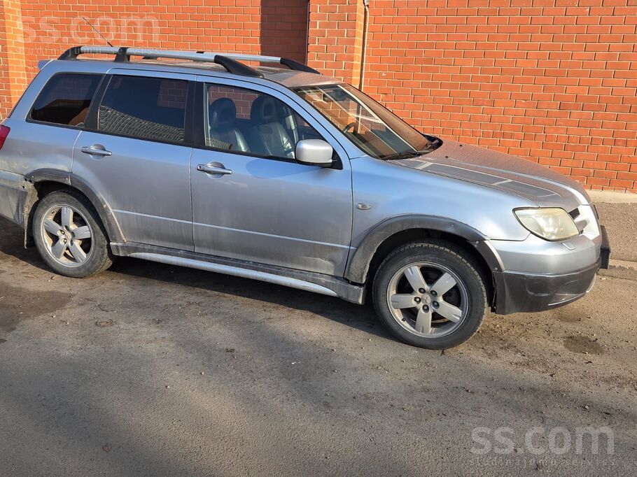 Auto Braukšanas kārtībā. Benzīns, gāze. Sakabes āķis. Dzinējs darbojas, brem