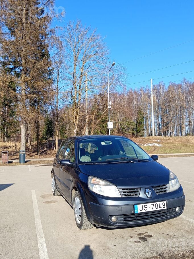 Renault Машина в нормальном состоянии. Без ржавчины. Небол