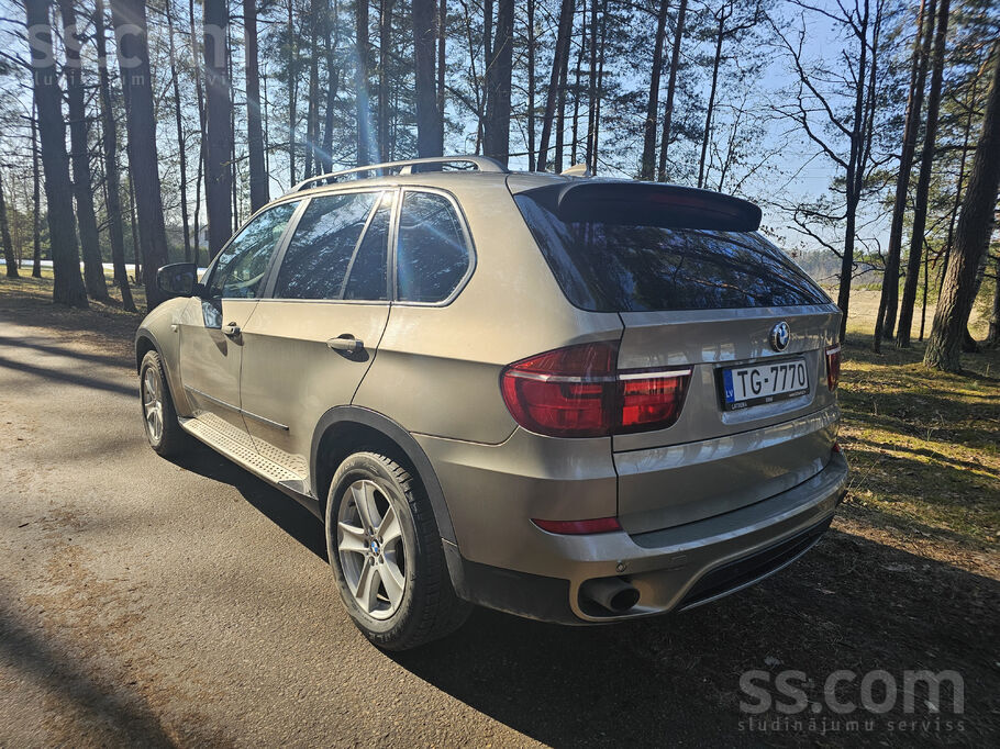 Pārdodu labi uzturētu un koptu BMW X5, lieliskā tehniskā un vizuālā stāvoklī
