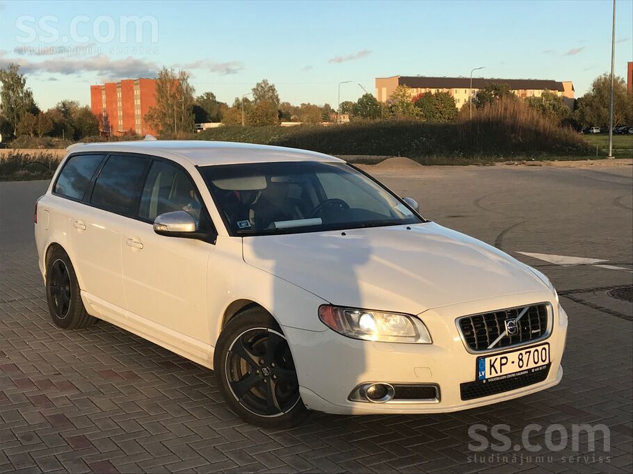 Volvo Pārdodu V70 2.0D, universālis