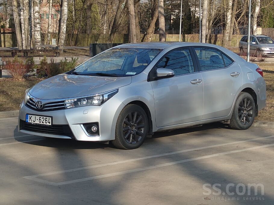 Toyota Pārdod ikdienā saudzīgi lietotu, oficiālā Toyota s