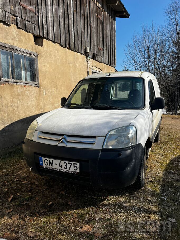 Pārdodu ar galvas blīves devektu. Ir vesels motors, ko dodu līdzi. Jauna zob