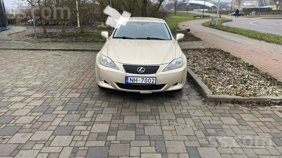 Lexus Pārdodu Lexus , bez steigas , jo cena samērā neade