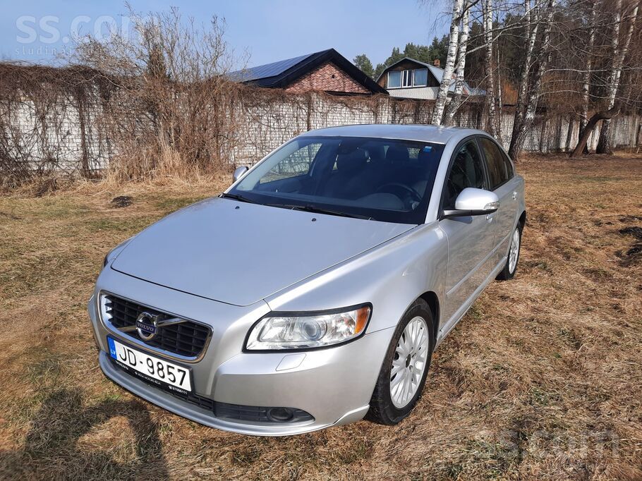 Pārdod regulāri koptu un labi uzturētu auto. 1.6 D, degvielas pateriņš 5-6 l