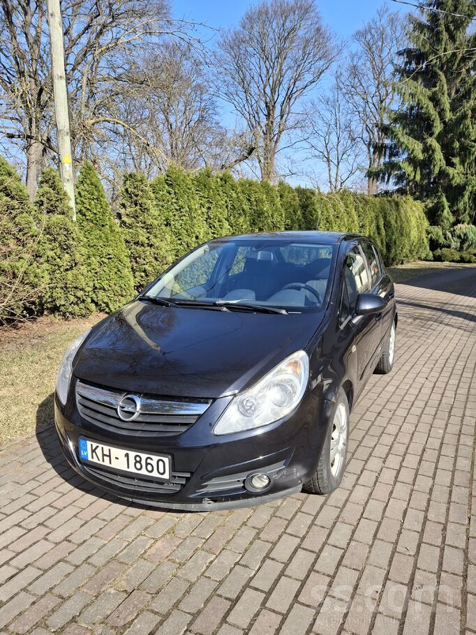 Opel Īpašnieks pārdod Opel Corsa ar 1.4 (66kW) benzīna