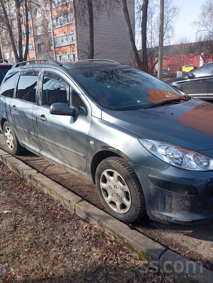 Peugeot Хорошая машина для начинающих.