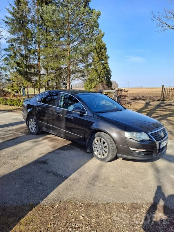 Volkswagen Kā jau šī gada modelim, ir rūsa pa perimetru. Visi