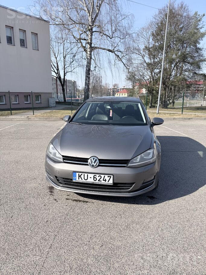 Volkswagen Pārdodu koptu Volkswagen Golf 7 (2014) ar uzticamo