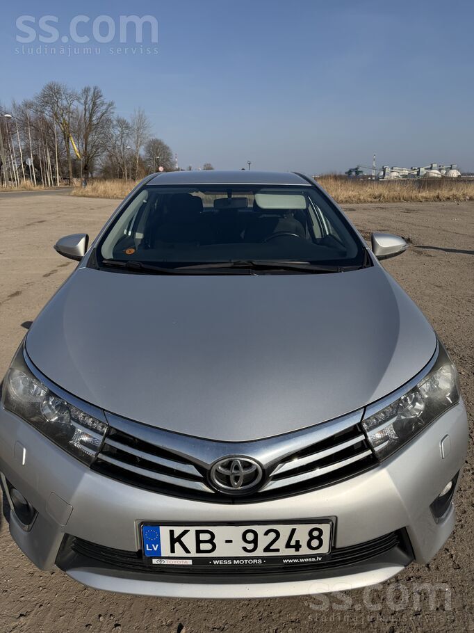 Toyota Pārdodas Toyota Corolla 1.6 benzīns, 2015. gada. 