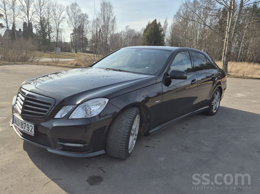 Mercedes Pārdodu auto ļoti labā tehniskā un vizuālā stāvokl