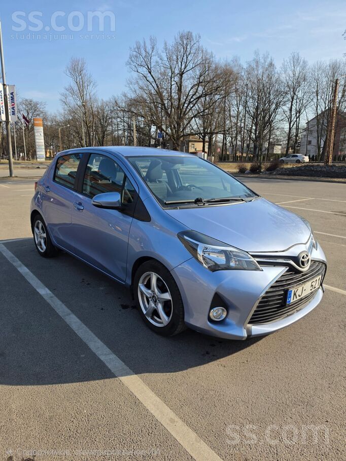 Pārdod labu auto ar mazu noskrējienu. 2 riepu komplekti - vasaras vieglmetāl