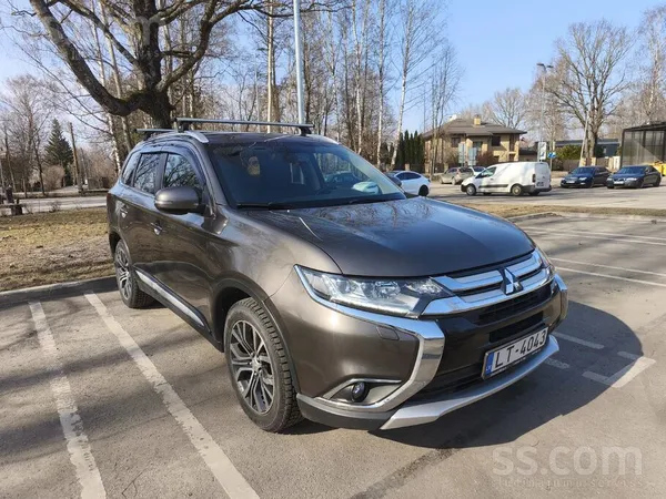 Pārdod mitsubishi outlander 2016.gada. Svaiga TA, bez aizrādījumiem. 2.0 Ben