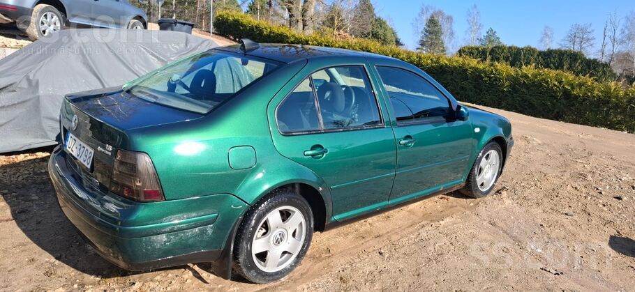 Pārdod 4×4 Bora, tehniskā apskate līdz oktobrim, ir r17 diski ar vasaras rie