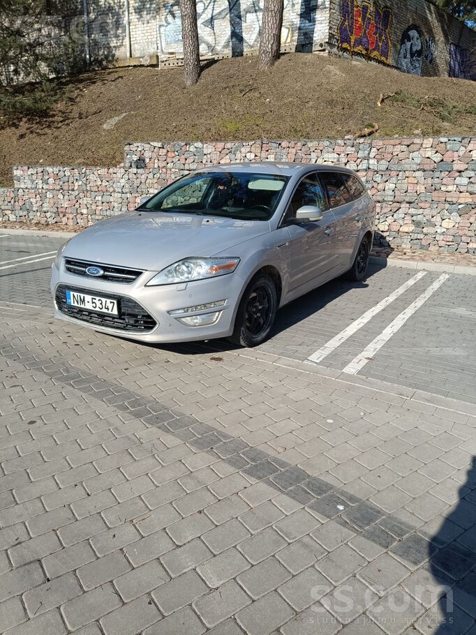 Ford Pārdodu auto, labā tehniskā kārtībā.