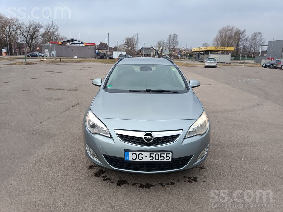 Opel Продается Opel Astra Sport Tourer из Германии, год