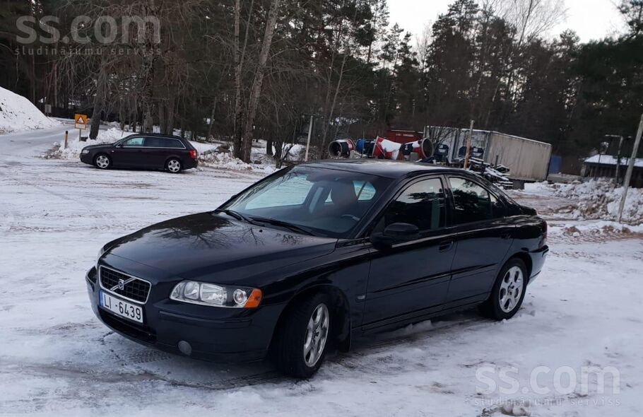 Volvo Ļoti kopts un labs auto. Viss ir darba kārtībā. Ša