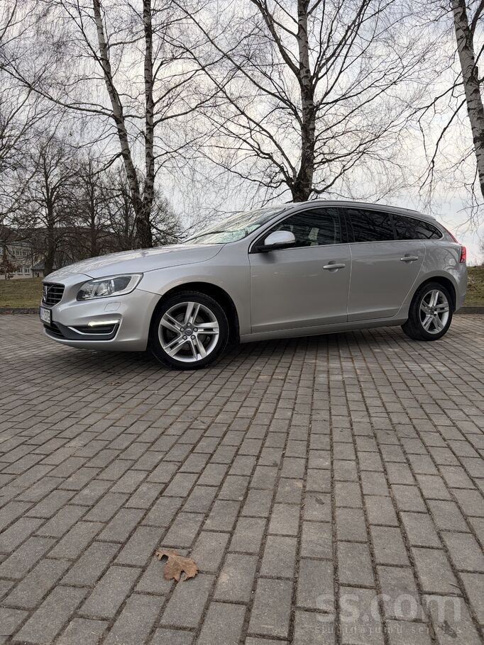 Volvo Pārdod Volvo V60 D3 110 kv automats auto labā tehn